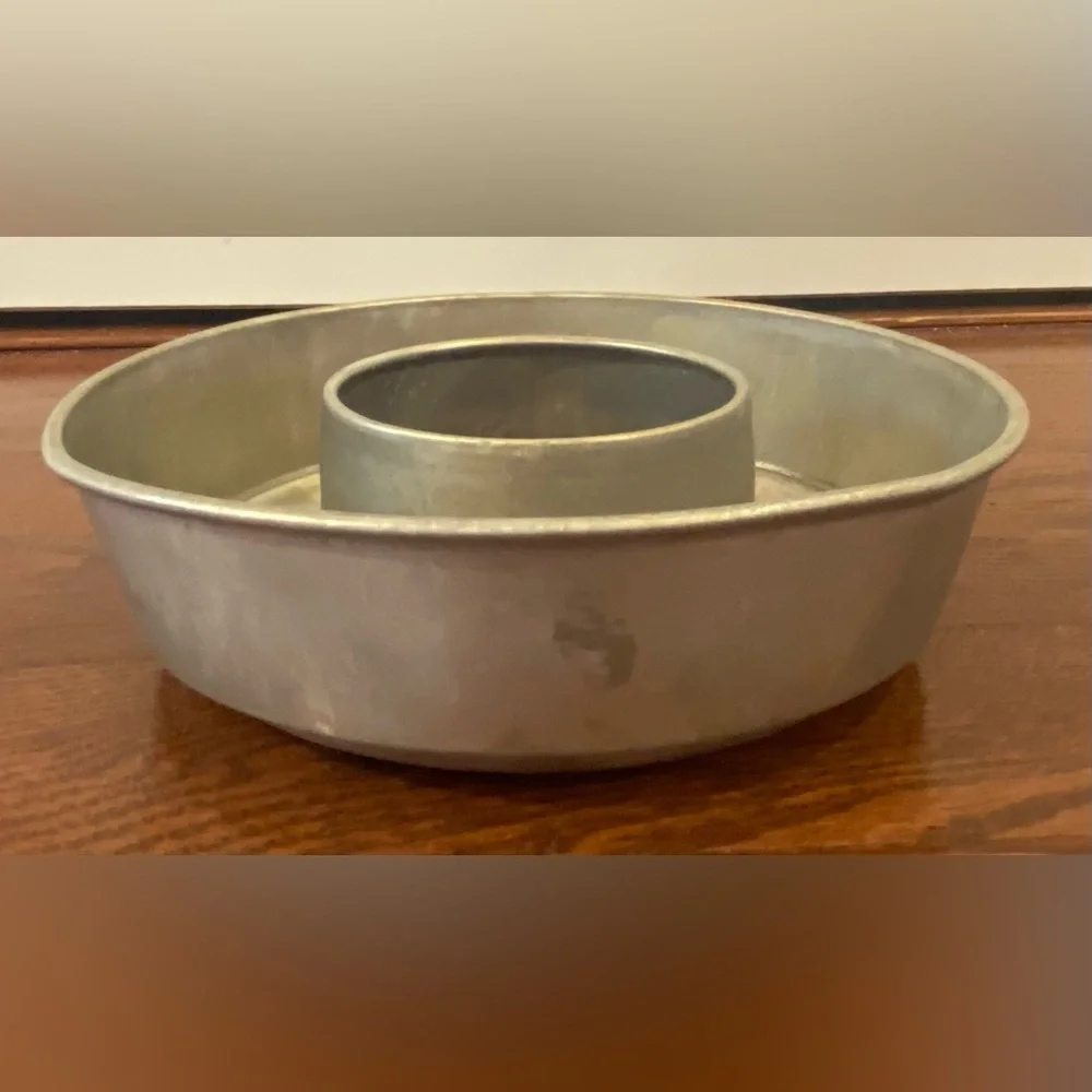 Bundt Angel Food Cake Pan Vintage 2.5”X8.5” 1960’s Round Aluminum